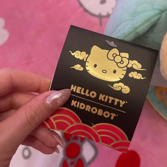 Hello Kitty Year of the Dragon Plush - Picture 4 of 5